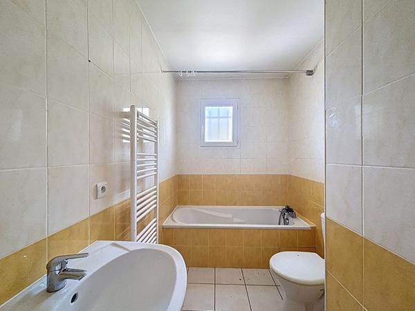 Maison de 105m2, 4 chambres, terrain de 730m2 au calme