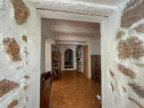 Propriété d'exception 9 pièces de 274 m² sur terrain paysager de 3 990 m² avec piscine Flayosc (83780)