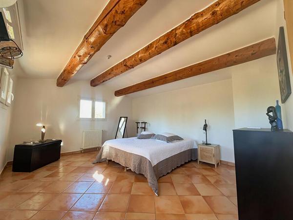 Propriété d'exception 9 pièces de 274 m² sur terrain paysager de 3 990 m² avec piscine Flayosc (83780)