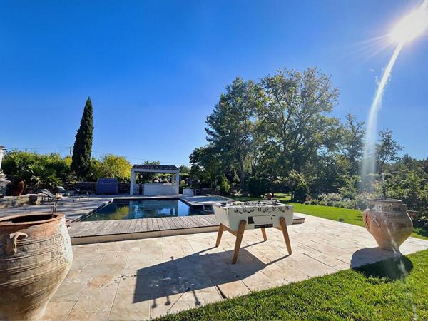 Propriété d'exception 9 pièces de 274 m² sur terrain paysager de 3 990 m² avec piscine Flayosc (83780)
