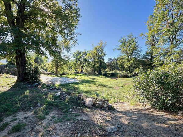 Propriété d'exception 9 pièces de 274 m² sur terrain paysager de 3 990 m² avec piscine Flayosc (83780)