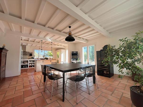 Propriété d'exception 9 pièces de 274 m² sur terrain paysager de 3 990 m² avec piscine Flayosc (83780)