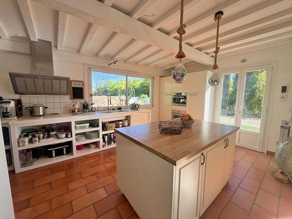 Propriété d'exception 9 pièces de 274 m² sur terrain paysager de 3 990 m² avec piscine Flayosc (83780)