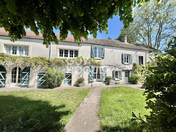 Longère rénovée de 245 m² à Mézières-sur-Seine - Garage & Dépendance