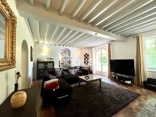 Longère rénovée de 245 m² à Mézières-sur-Seine - Garage & Dépendance