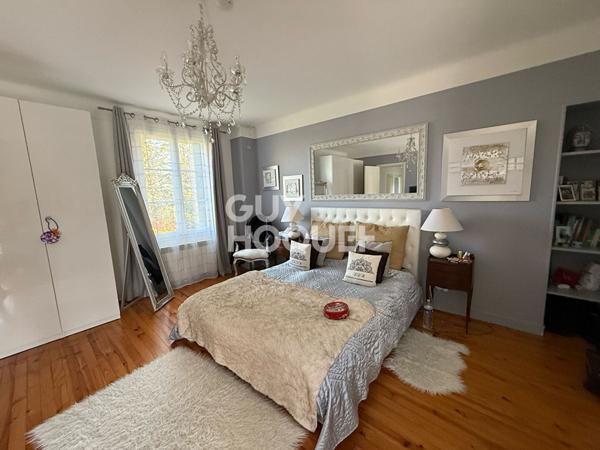 Longère rénovée de 245 m² à Mézières-sur-Seine - Garage & Dépendance