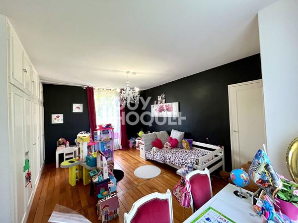 Longère rénovée de 245 m² à Mézières-sur-Seine - Garage & Dépendance