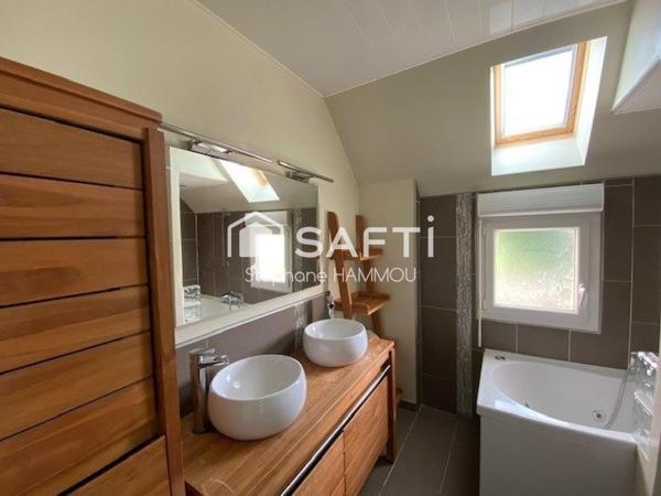 Beau pavillon construit en 2012, 5 chambres