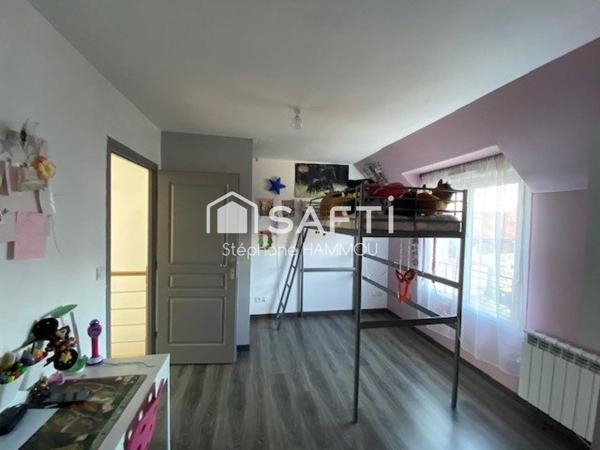 Beau pavillon construit en 2012, 5 chambres