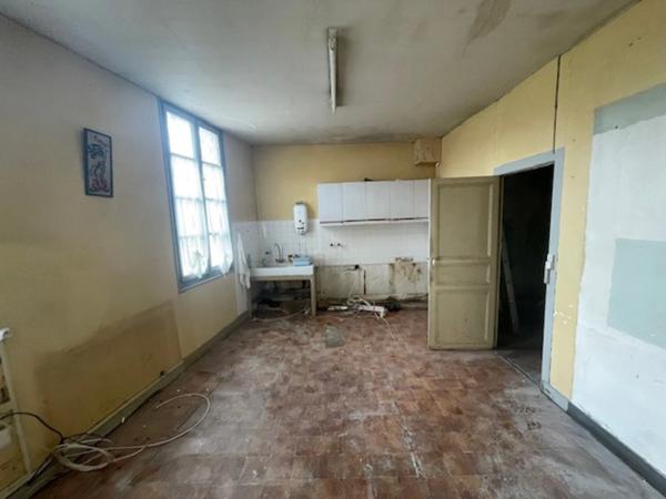 Coeur de st cybard;Plateau de 92 m² à rénover avec terrasse de 30m²