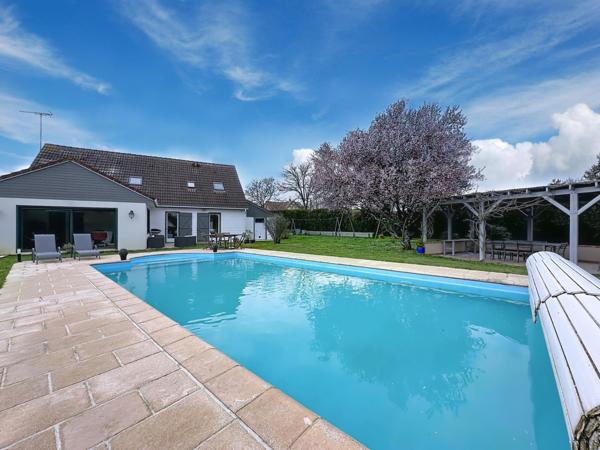 Maison familiale au calme avec piscine