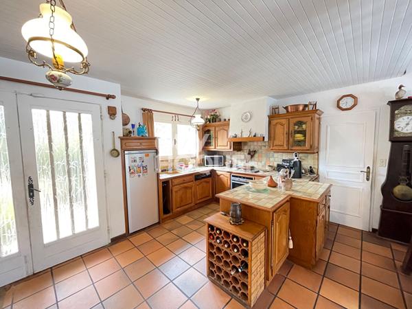 GASTES : maison 3 chambres avec jardin arboré, terrasse et piscine à 100 m du lac