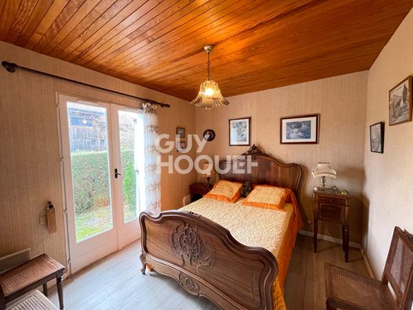 GASTES : maison 3 chambres avec jardin arboré, terrasse et piscine à 100 m du lac