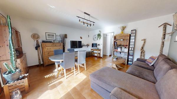 Appartement lumineux avec vue dégagée, terrasse fermée plein sud, parking et cave