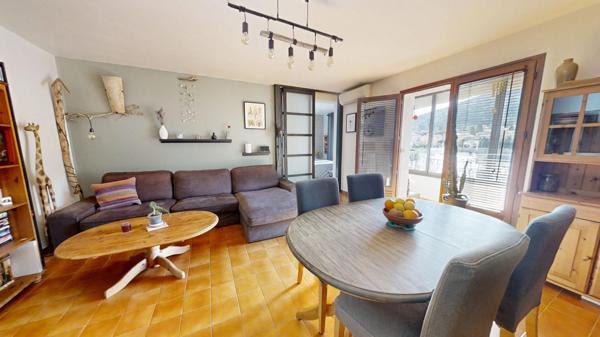 Appartement lumineux avec vue dégagée, terrasse fermée plein sud, parking et cave