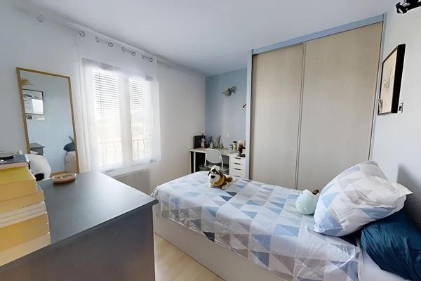 Appartement lumineux avec vue dégagée, terrasse fermée plein sud, parking et cave