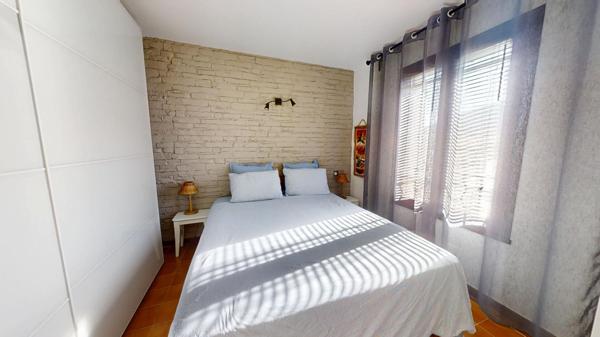 Appartement lumineux avec vue dégagée, terrasse fermée plein sud, parking et cave