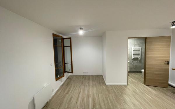 Appartement à vendre    1 pièce • 27,51 m2 Paris 20