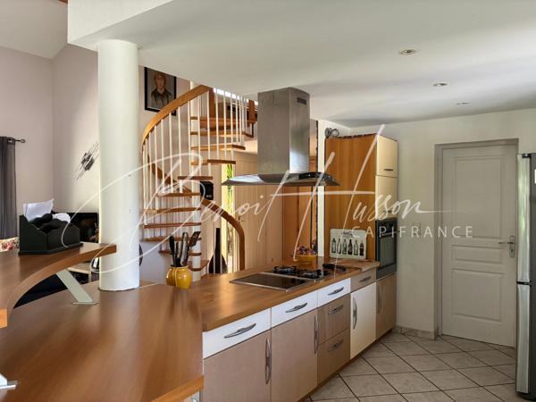 Maison T5 de 114 m² sur terrain arboré de 4063 m²