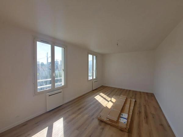 Immeuble à vendre à Mantes-la-Ville (78711)