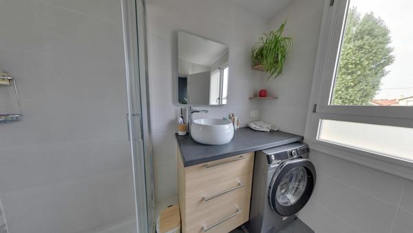 T2 MEUBLE MONTREUIL AVEC BALCON