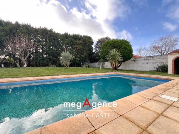 Maison à SABLES D OLONNE, 85180 - 8 pièces 188m²