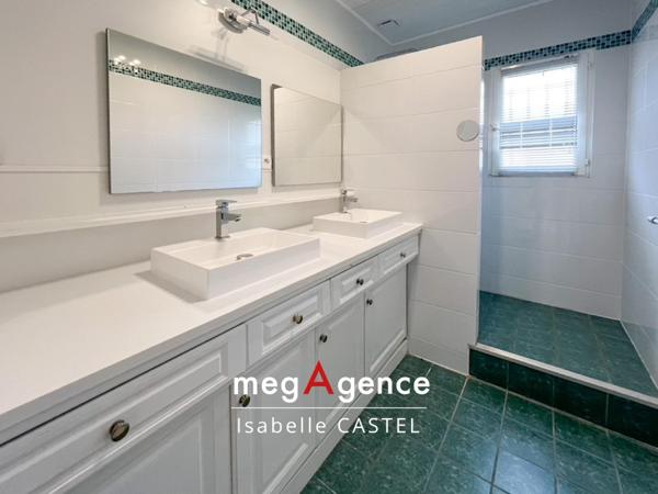 Maison à SABLES D OLONNE, 85180 - 8 pièces 188m²