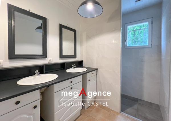 Maison à SABLES D OLONNE, 85180 - 8 pièces 188m²