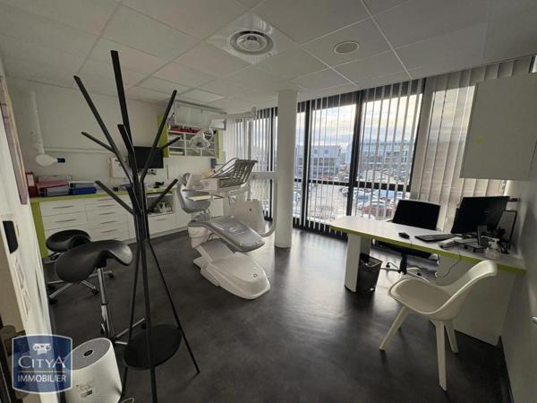 Local professionnel à louer 209m²