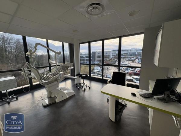 Local professionnel à louer 209m²