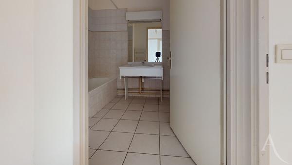 Appartement Grenoble 2 pièces 53m2 149000€ honoraires d'agence inclus, garage en option