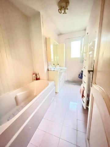 Villa avec jardin, piscine et garage à Flayosc. Votre maison de rêve au coeur de la Provence ! 6 pièce(s) 130 m2