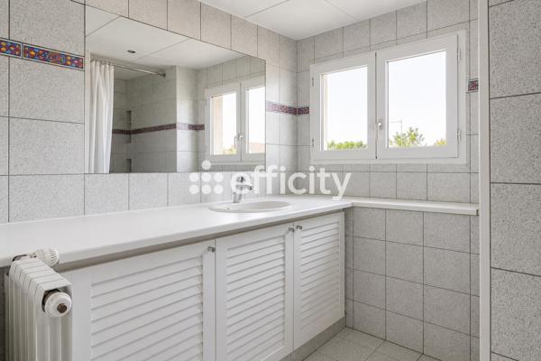 Maison
         6 pièces
        - 148 m² Exclusivité 499 000 € *