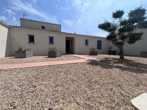 Maison familiale - 142m2 - piscine - Puilboreau 600 000 € **  - Référence  FB748