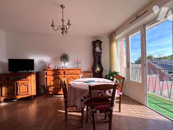 Uniquement chez votre Notaire !!! En centre ville d'HAZEBROUCK, situé au 2nd étage, en résidenc...