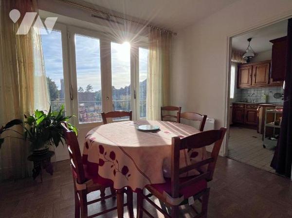 Uniquement chez votre Notaire !!! En centre ville d'HAZEBROUCK, situé au 2nd étage, en résidenc...