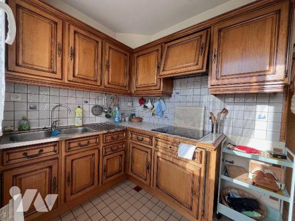 Uniquement chez votre Notaire !!! En centre ville d'HAZEBROUCK, situé au 2nd étage, en résidenc...