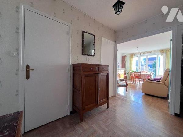 Uniquement chez votre Notaire !!! En centre ville d'HAZEBROUCK, situé au 2nd étage, en résidenc...