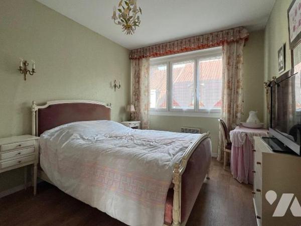 Uniquement chez votre Notaire !!! En centre ville d'HAZEBROUCK, situé au 2nd étage, en résidenc...