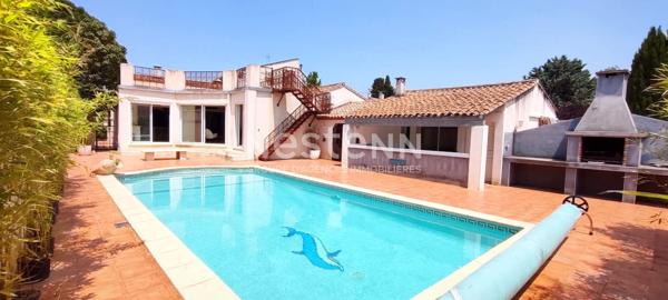 Grande villa familiale avec piscine et dépendance à Lunel