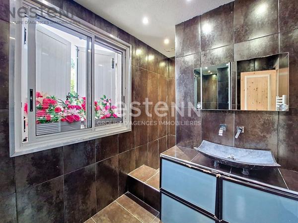 Grande villa familiale avec piscine et dépendance à Lunel