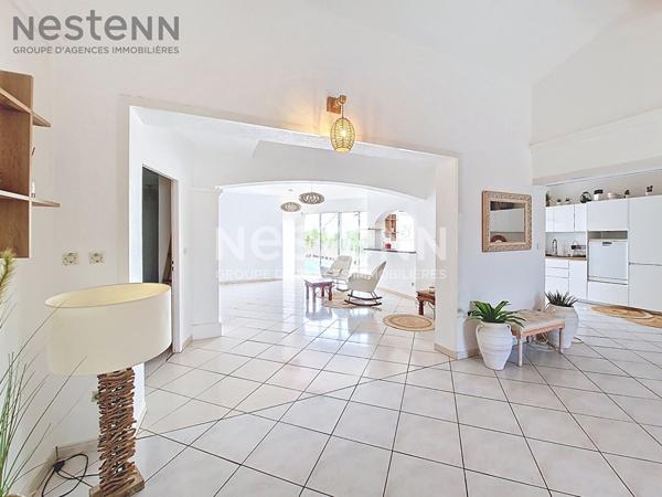 Grande villa familiale avec piscine et dépendance à Lunel