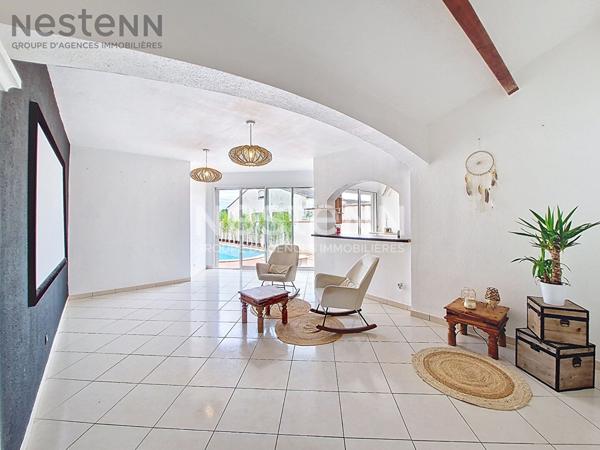 Grande villa familiale avec piscine et dépendance à Lunel