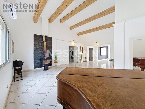 Grande villa familiale avec piscine et dépendance à Lunel