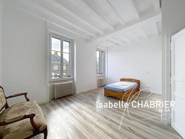 CHATEAUNEUF, MAISON ANCIENNE AVEC 4 CHAMBRES