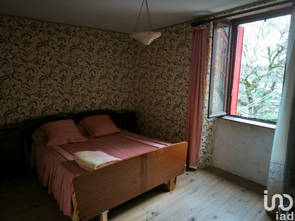 Maison 4 pièces de 80 m² à Fayet (12360)