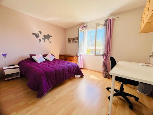 47300 PUJOLS Pujols, maison de plain pied avec terrain de 1 145m² avec piscine et 2 garages