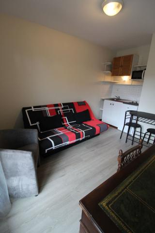 A VENDRE - T1 meublé ave BALCON et STATIONNEMENT dans résidence FONTAINE LES DIJON