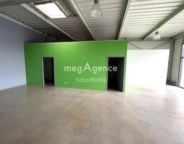 Local Commercial à LAVAL, 53000 - 3 pièces 600m²