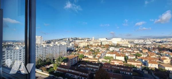 Nouveau Parc Sévigné T4 de 70 m² traversant et lumineux avec très belle vue mer et ville